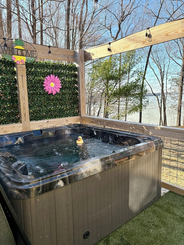 New spa tub to accommodate 6.