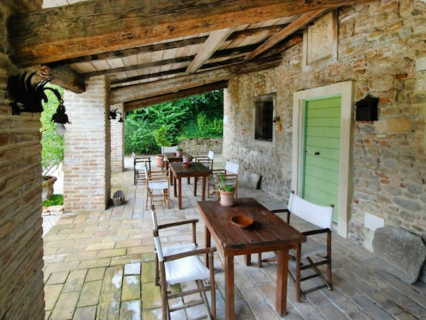 Table, Propriété, Meubles, Bâtiment, Plante, Bois, Design Intérieur, Chaise, Pot De Fleur, Fenêtre
