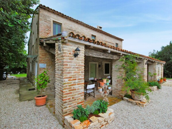 Plante, Bâtiment, Ciel, Propriété, Fenêtre, Nuage, Porte, Arbre, Pot De Fleur, Maison