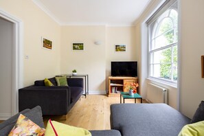 Little Picnic in the Park - 1 Bedroom by Hyde Park (5595)
