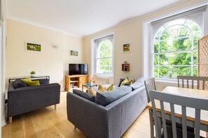 Little Picnic in the Park - 1 Bedroom by Hyde Park (5592)
