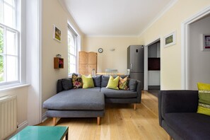 Little Picnic in the Park - 1 Bedroom by Hyde Park (5596)