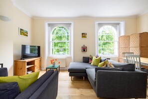 Little Picnic in the Park - 1 Bedroom by Hyde Park (5594)