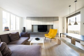 The Tonic – 1 Bed with Patio in Shoreditch (2084)
