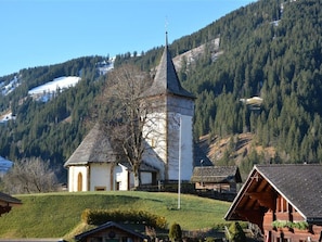 Ciel, Montagne, Bâtiment, Plante, Propriété, Paysage Naturel, Arbre, Montagnes, Maison, Herbe