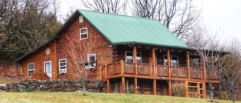 View of the cabin as you approach from the driveway