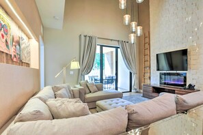 Living Room | Smart TV