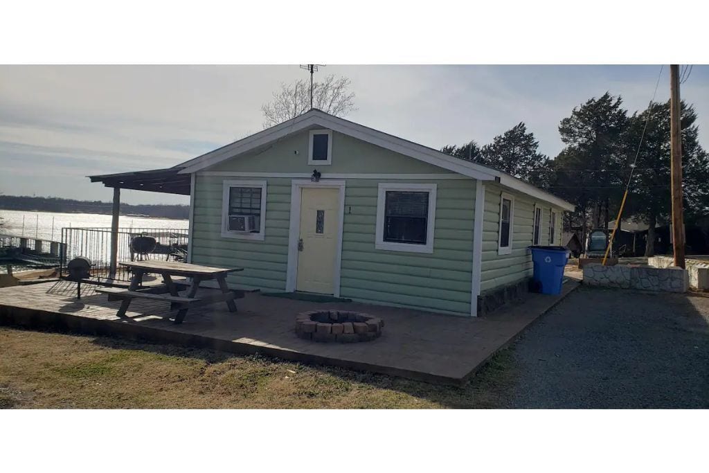 Cabin 1 at Snug Harbor Cabins Lake Eufaula, OK Longtown