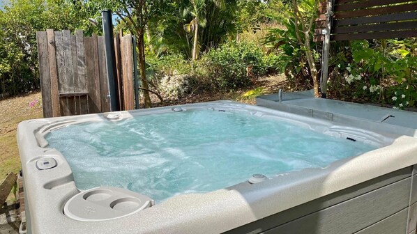 Bain à remous extérieur