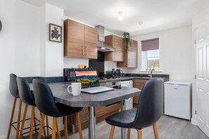 Kitchen with Breakfast Bar