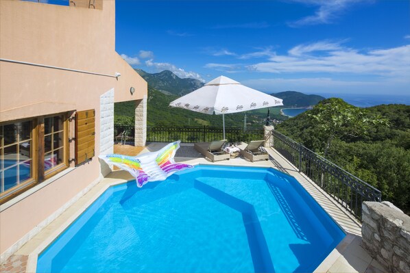 Villa Robinson is an excuisite rustic home in Petrovac, located above the coast.