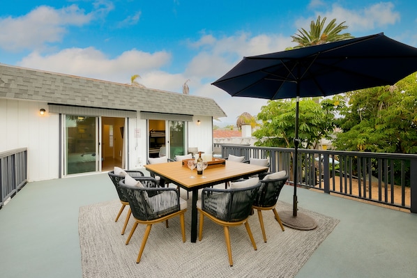 Outdoor dining