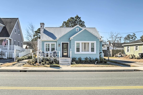 Chincoteague Vacation Rental | 2BR | 1BA | 1,200 Sq Ft | Stairs Required