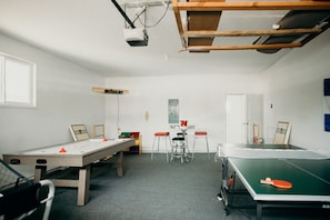 Garage game room: Air hockey, table tennis/beer pong, pop-a-shot, foosball