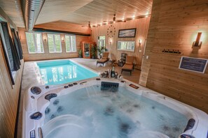 Indoor spa tub