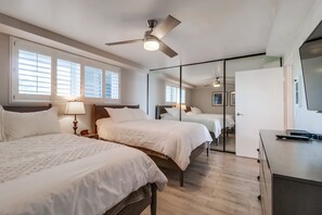 Bedroom with 2 queen beds