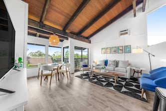Stunning renovated condo with partial ocean view, onsite pool - walk to beach