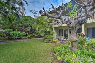 Studio in beachfront property with lanai, outdoor pool & BBQ area