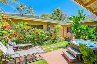 Garden view home with lanai, AC in every room, pool & tennis - walk to beaches