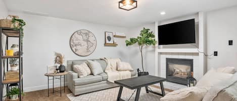 This house was gorgeous, clean, spacious. -Rozanne