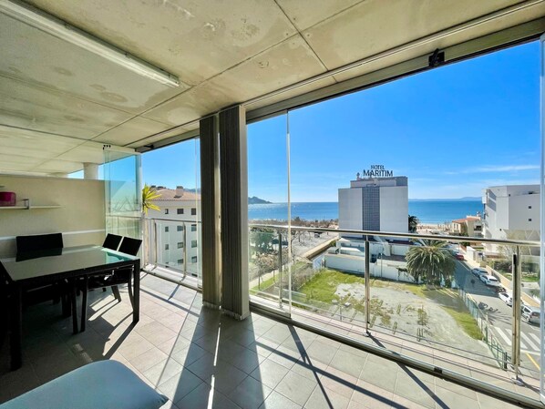 Terrace with sea view (1)