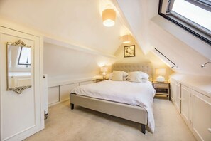 Heath Cottage Double Bed - StayCotswold