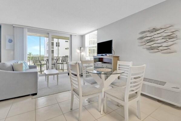 The comfortable open concept main living space provides a great retreat for 2-4 guests.