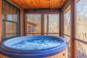 Indoor spa tub