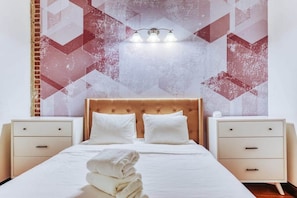 Second bedroom with queen size bed