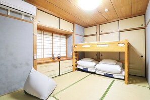 BED ROOM 2 / Loft bed × １、Futon set ×２