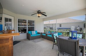 Lanai with sitting and dining areas