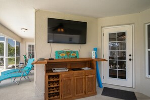 Smart TV and Bar in the Lanai