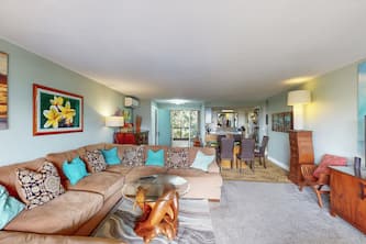 Bali Hai- & ocean-view condo with lanai, AC, laundry, 2 pools & 8 tennis courts