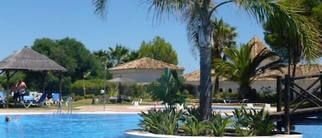 Zapholiday - 2099 - apartment for rent in La Duquesa golf, Costa del Sol - pool