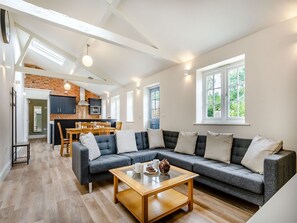 Open plan living space | The Potting Shed - Hatherop Cottages, Hatherop, near Cirencester