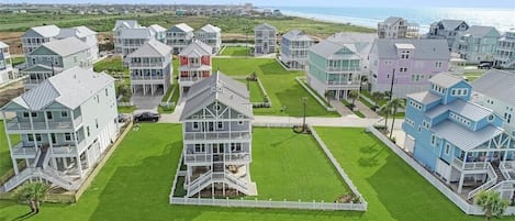 Huge fenced side yard - room for a game of kickball or sack races!