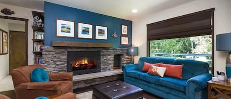 Sitting area with fireplace and sleeper sofa