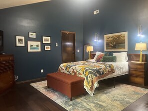 Master Bedroom with Queen bed