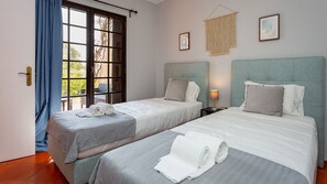 This bright and comfortable bedroom has 2 single beds and a large window that connects to the terrace #airbnb #airbnbfaro #portugal #pt #faro