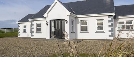 Matthews Cottage Doonbeg, Coastal Holiday Accommodation near Doonbeg, County Clare