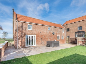 Exterior | Owl Barn, Benington