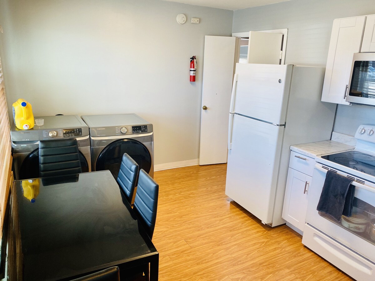 Lovely Beach Home – 3 Min Walk to Beach & Bay – Fully Renovated
