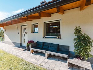 Plante, Ciel, Propriété, Bâtiment, Bleu Azur, Ombre, Architecture, Maison, Plante D'Appartement, Bois
