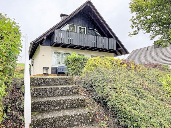 Plante, Propriété, Bâtiment, Fenêtre, Ciel, Feuille, Escaliers, Arbre, Lot Terre, Maison