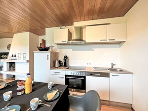 Cabinetry, Meubles, Propriété, Bâtiment, Comptoir, Table, Cuisine, Bois, Design Intérieur, Architecture
