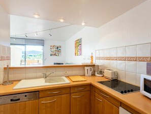 Marron, Robinet, Cabinetry, Evier, Évier, Comptoir, Luminaire Plomberie, Meubles, Bois, Cuisine