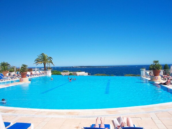 Water, Sky, Property, Blue, Swimming Pool, Azure, Outdoor Furniture, Coastal And Oceanic Landforms, Sunlounger, Tree