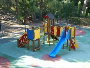 Plant, Tree, Chute, Playground Slide, Playground, Leisure, City, Grass, Shade, Outdoor Play Equipment