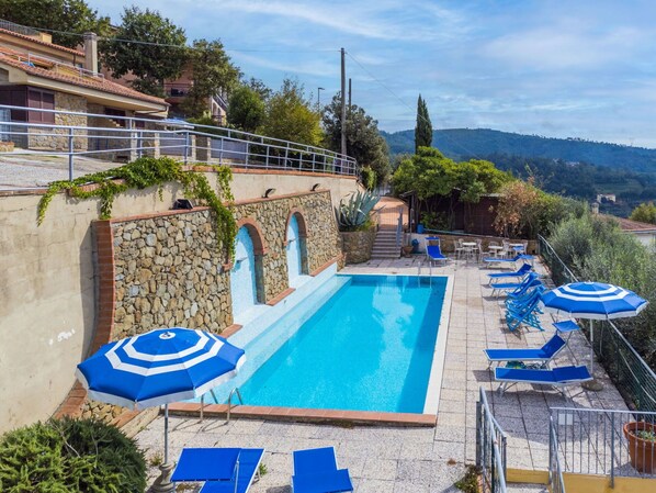 Water, Plant, Sky, Property, Cloud, Swimming Pool, Azure, Blue, Nature, Outdoor Furniture