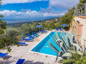 Cloud, Sky, Property, Building, Azure, Swimming Pool, Seaside Resort, Plant, Water, Outdoor Furniture